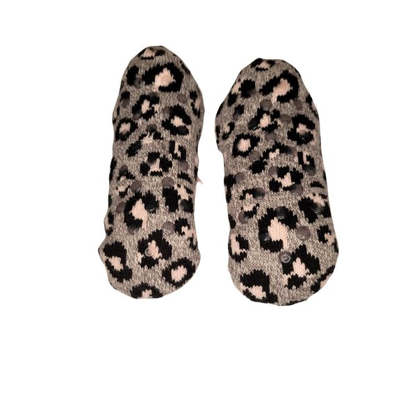 🌼 3/$15 Pink & Gray Fuzzy Leopard Print Tassel Slipper Socks - Picture 2 of 2